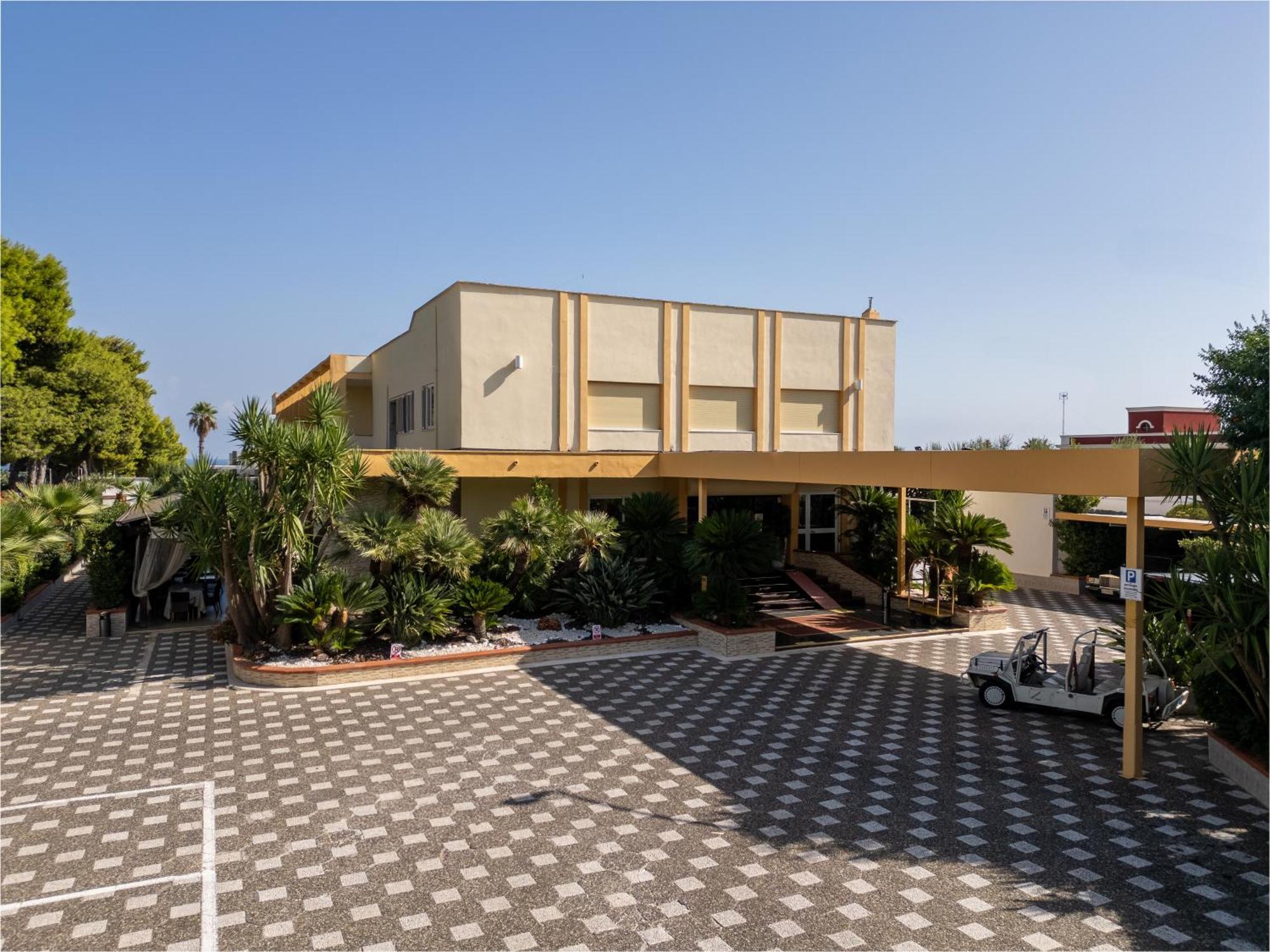 Hotel Villa Bisceglie Esterno foto